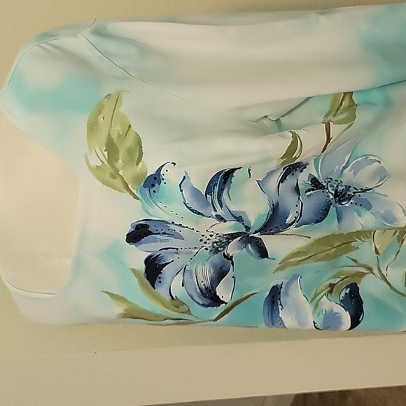 ALFRED DUNNER BEAUTIFUL FLORAL TOP....LARGE - Picture 4 of 13